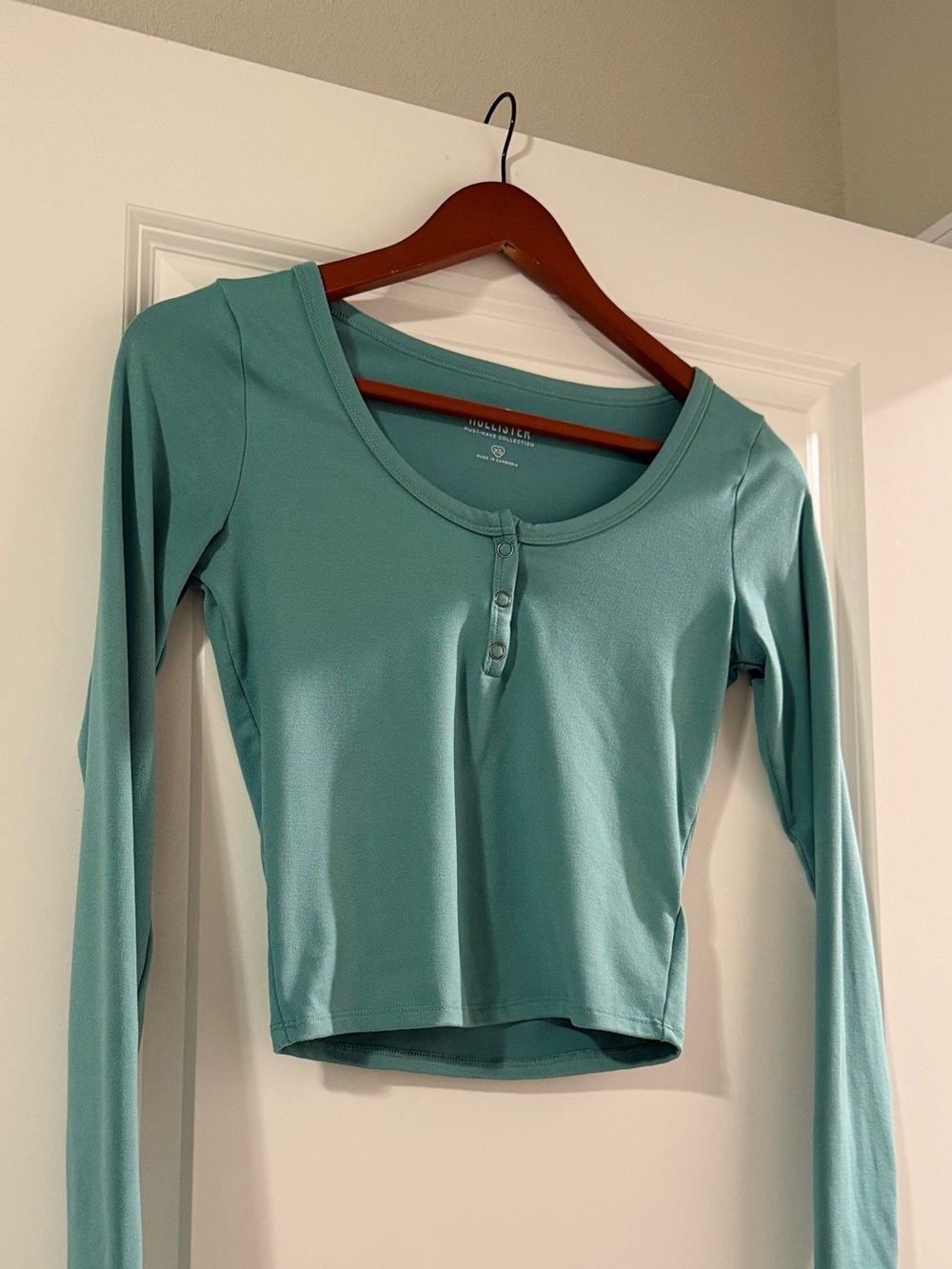 Hollister Teal Long-Sleeve Scoop-Neck Crop Top with Henley Buttons